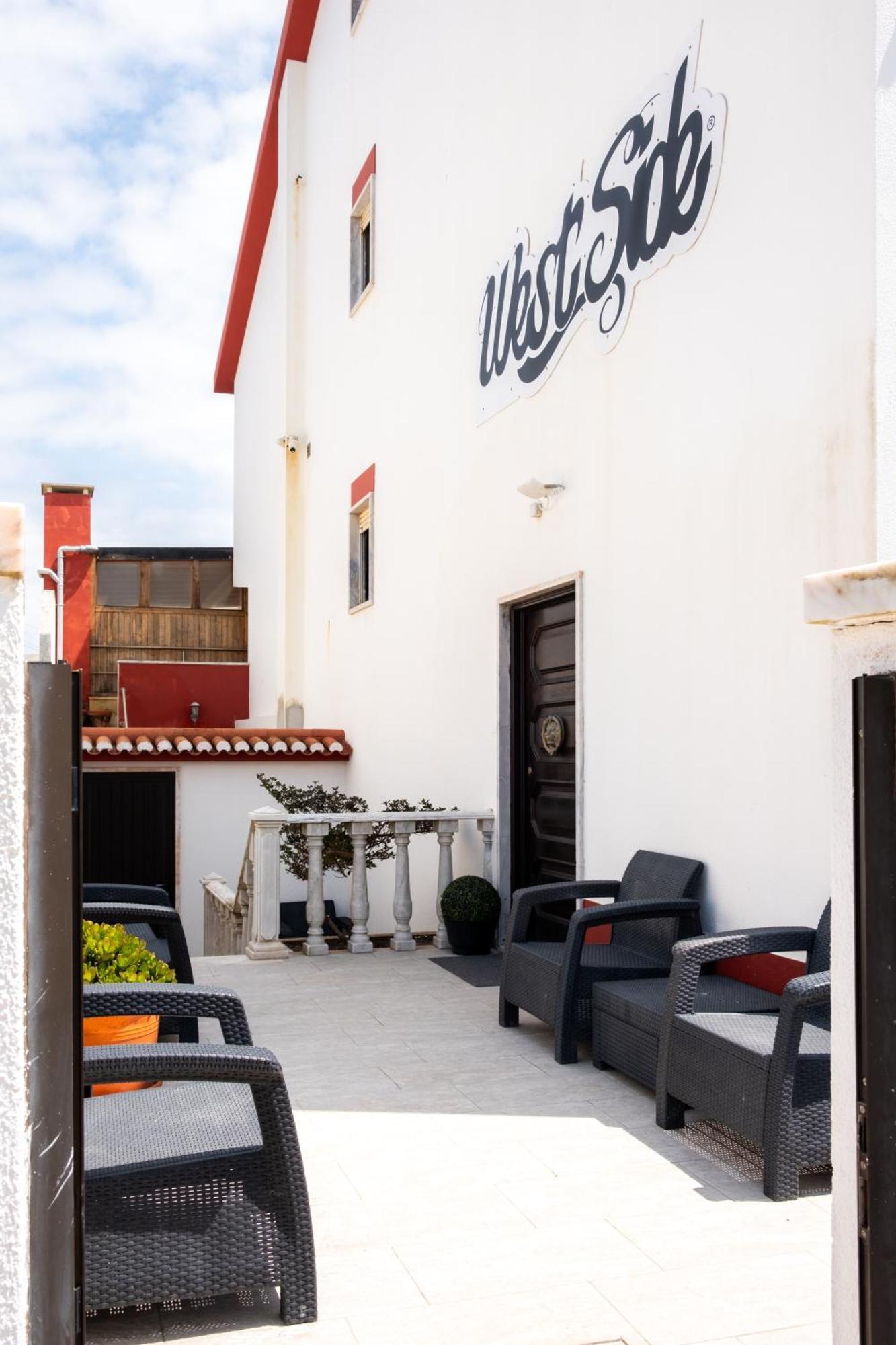West Side Guesthouse Peniche Bagian luar foto