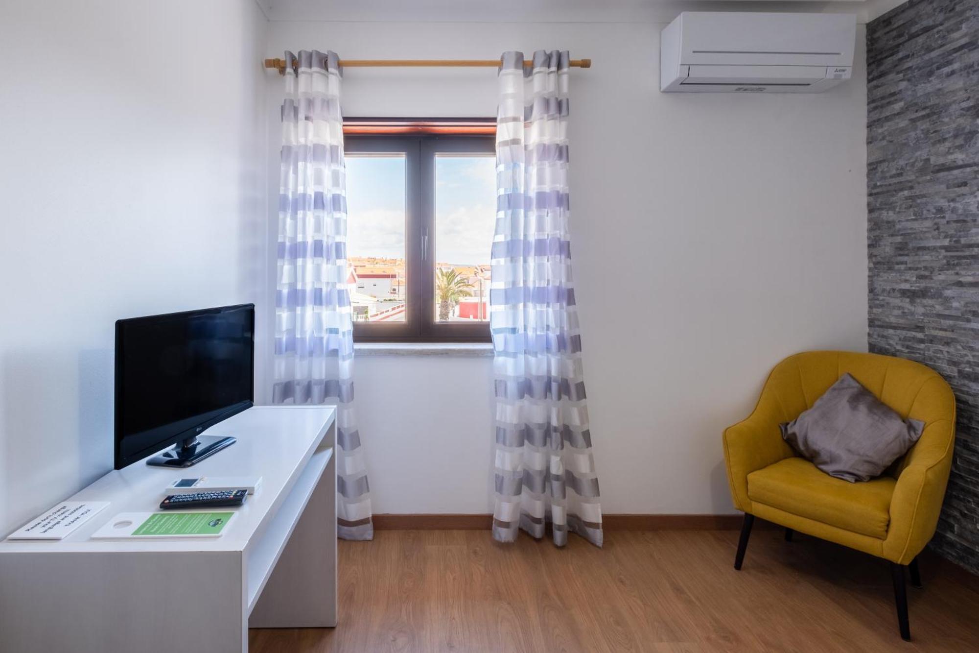 West Side Guesthouse Peniche Bagian luar foto