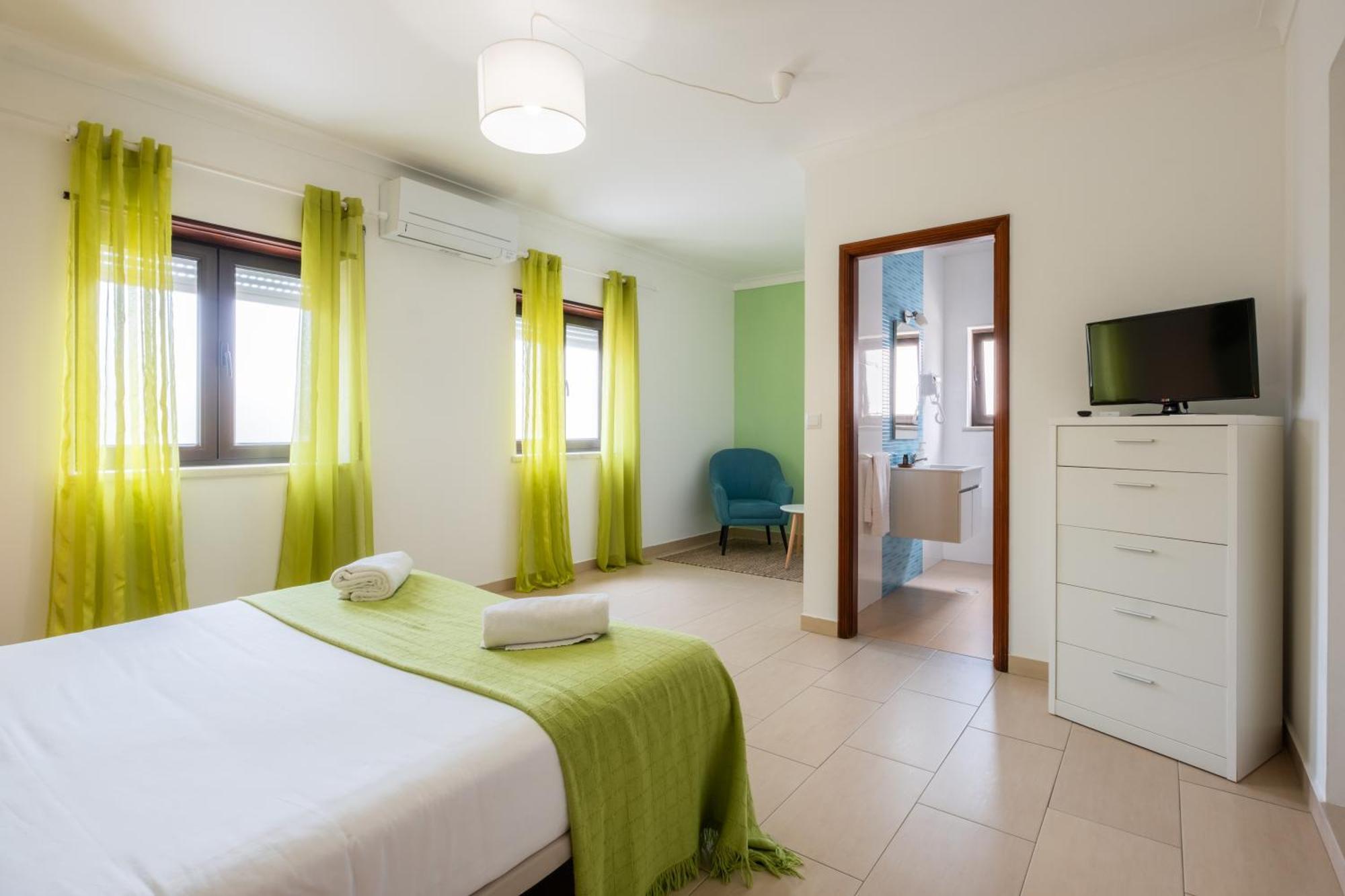 West Side Guesthouse Peniche Bagian luar foto